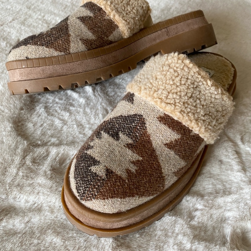 Southwest Cozy Patterned Slip-On Clogs